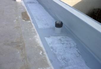 Dachsanierung mit Flüssigkunststoff PURelastik auf einem Foliendach